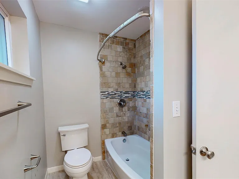 5338 Creekbend Dr — Photo 21