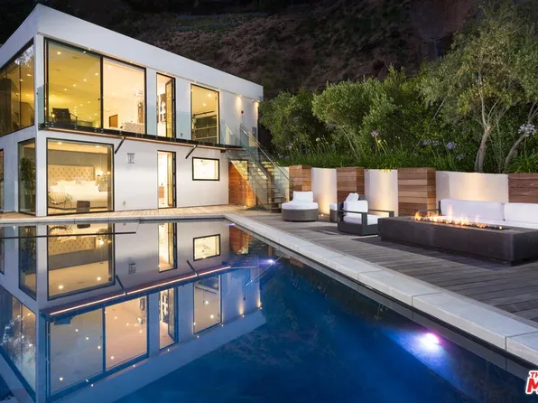 8780 Hollywood Blvd, Los Angeles, CA 90069