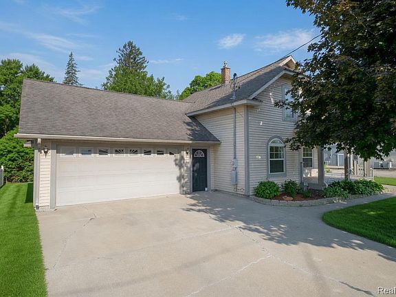 5th image of 301 W Young St