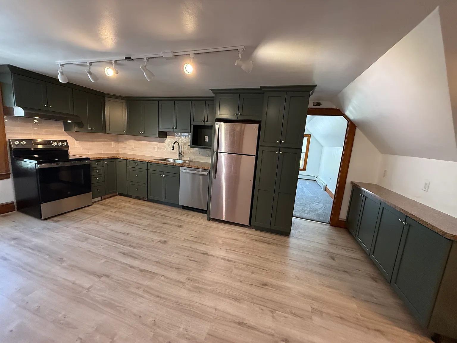 2 bed, 750 sqft, $1,800 — Photo 1