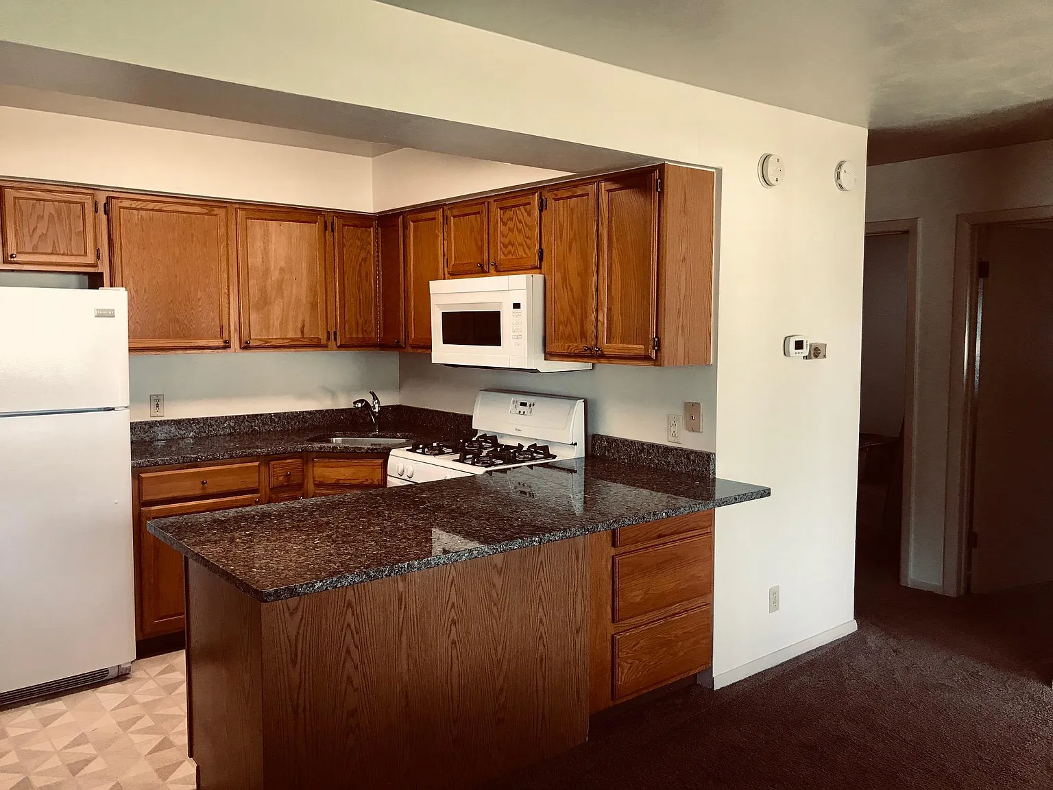 2 bed, 750 sqft, $1,160 — Photo 2