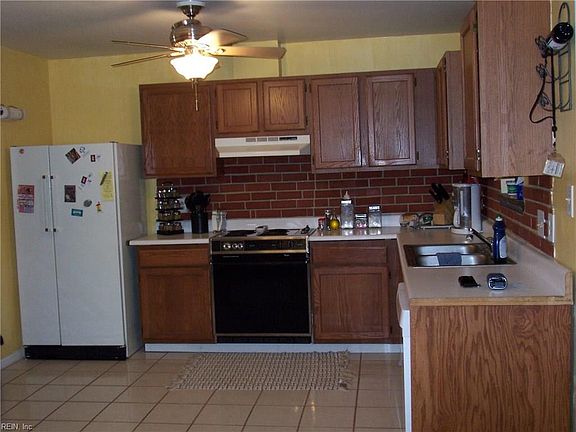 4th image of 619 Fox Creek Ct