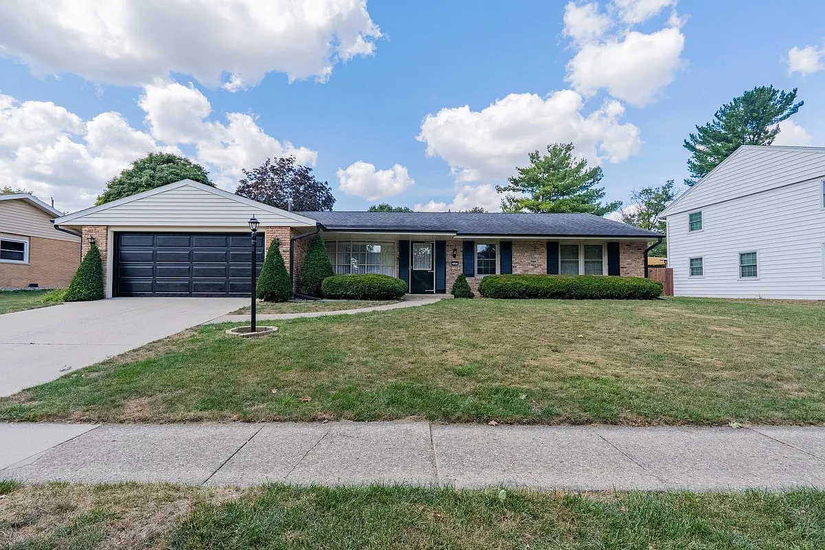 2105 Noel Dr photo 1