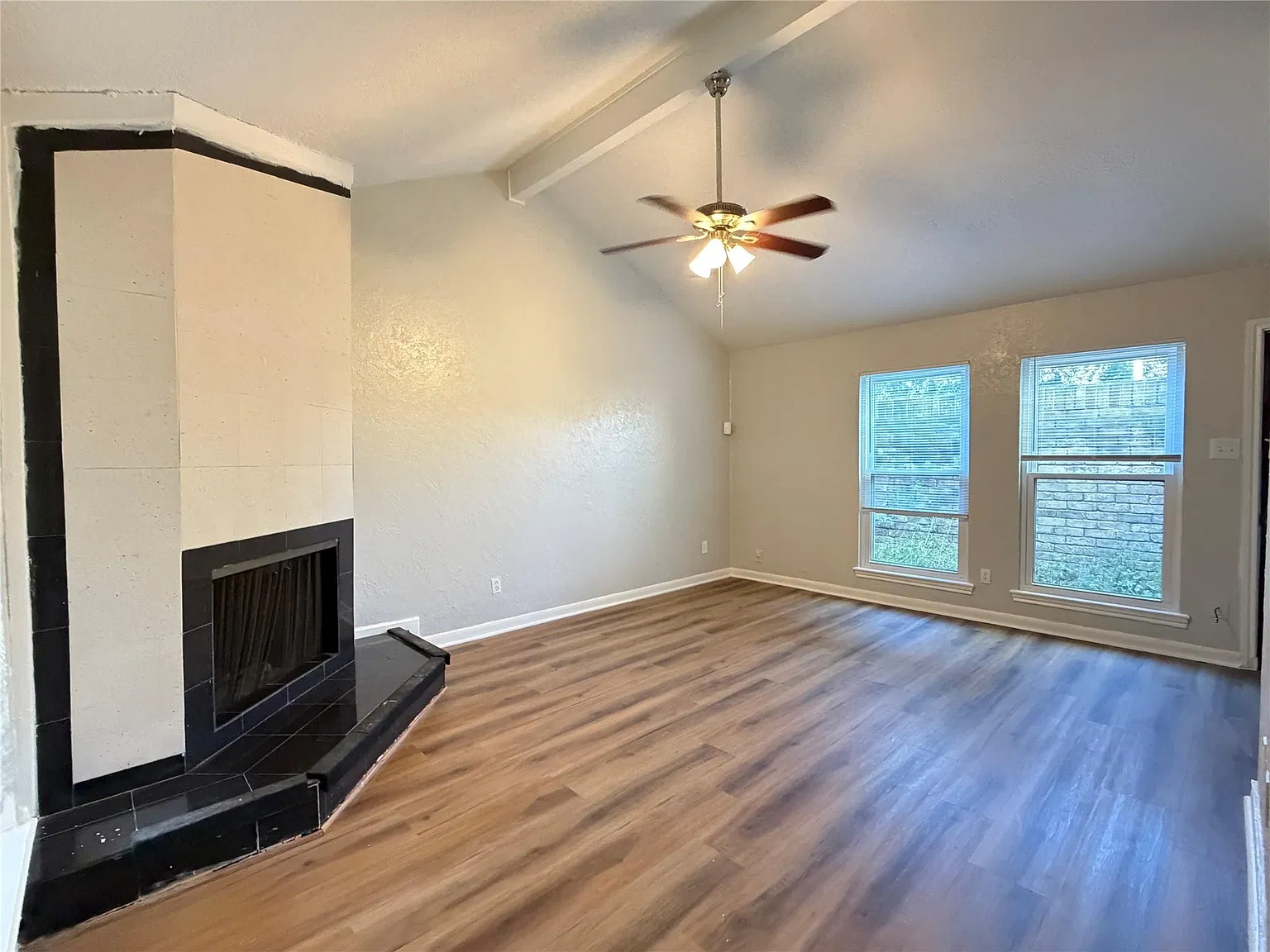 3 bed, 3.5 bath, 1642 sqft, $1,450 — Photo 3