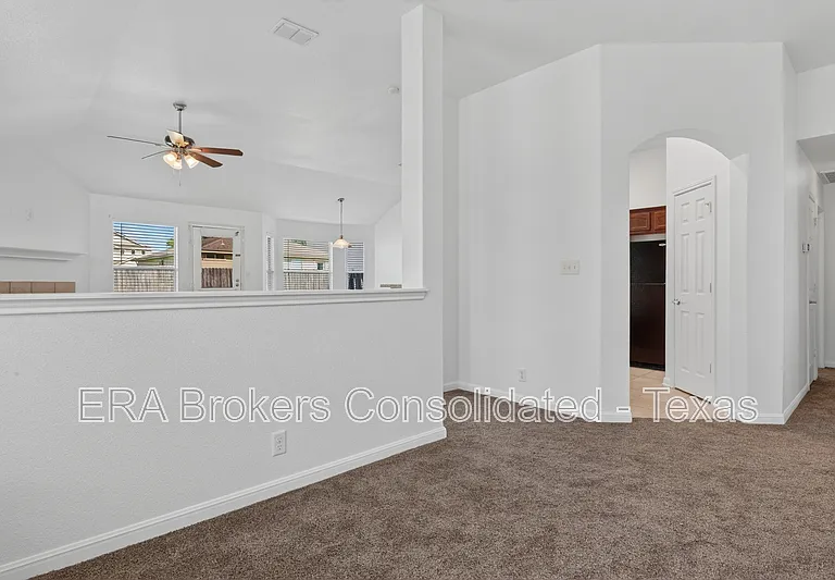 7703 Brisbane Bnd — Photo 8