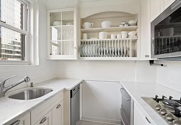 2nd image of 225 E 73rd St #7EF