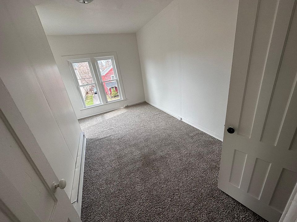 1st image of 17 Maple Ave APT A