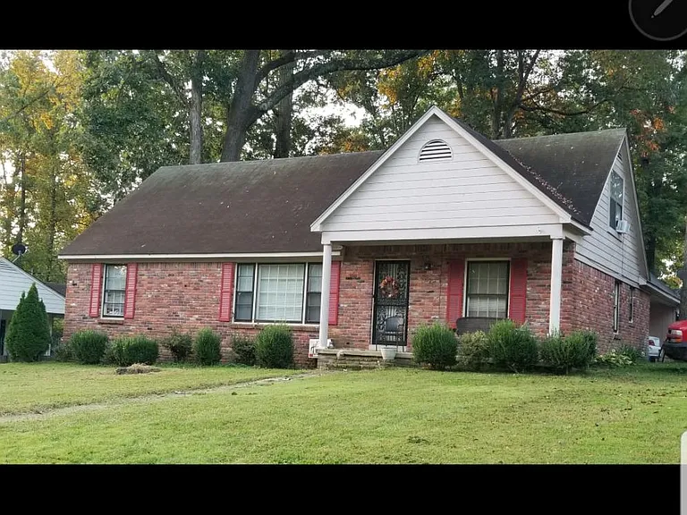 4825 Rolling Fields Dr — Photo 1