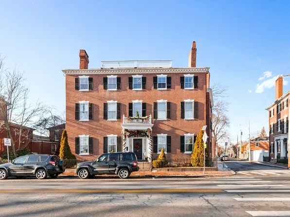 31 Washington Sq N #3, Salem, MA 01970