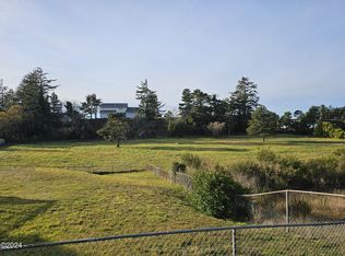 233 SW 27th St, Newport, OR 97365