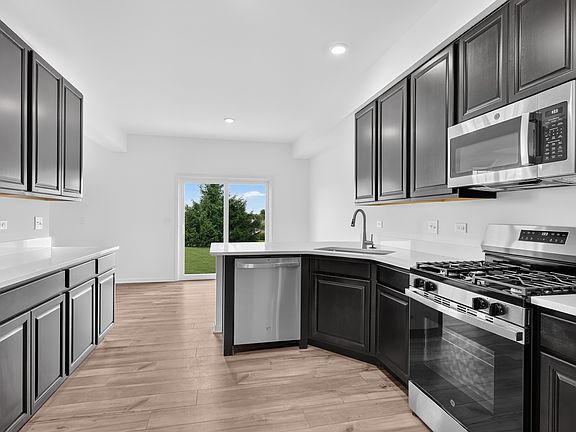 3rd image of 7714 Nightshade Ln