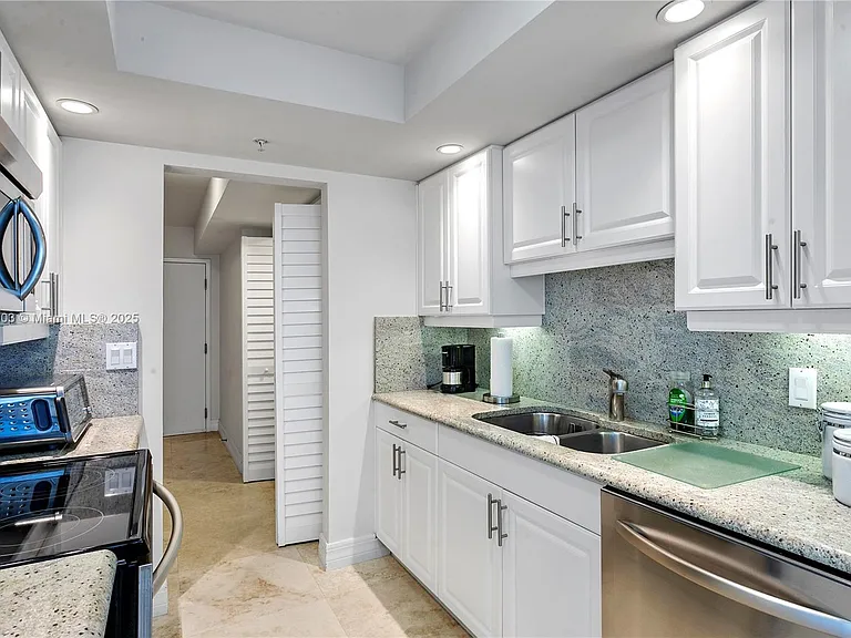 3000 N Ocean Dr #20A — Photo 20