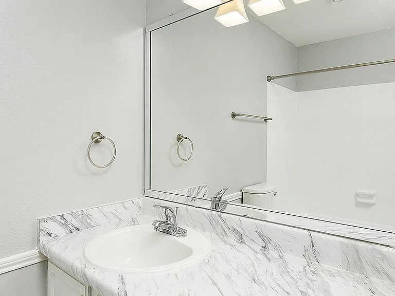Stoneleigh Apartments — Photo 21