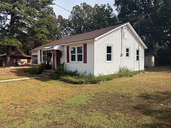 2nd image of 901 Pinecrest Ave