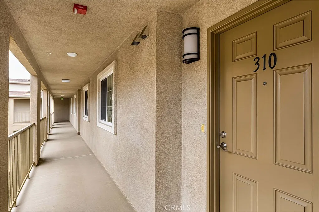 3 bed, 1070 sqft, $3,400 — Photo 1
