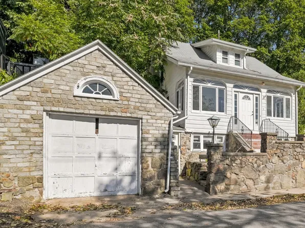 9 Glenway Ave, Peabody, MA 01960