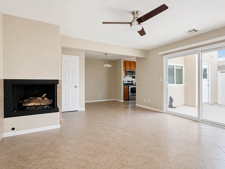 1354 Evergreen Dr — Photo 3