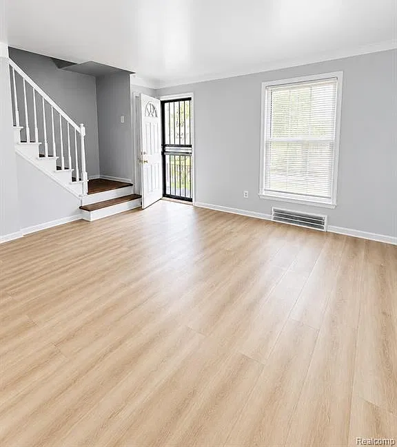 2 bed, 1.0 bath, 800 sqft, $1,050 — Photo 2