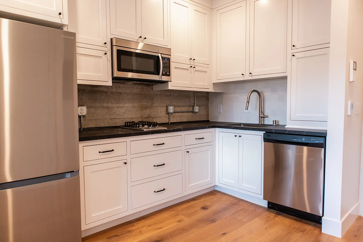 Building Photo - 87 S Oak St #201