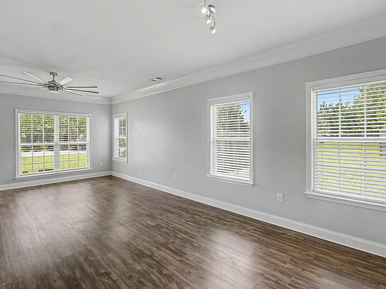 151 Lincoln Way NE — Photo 5
