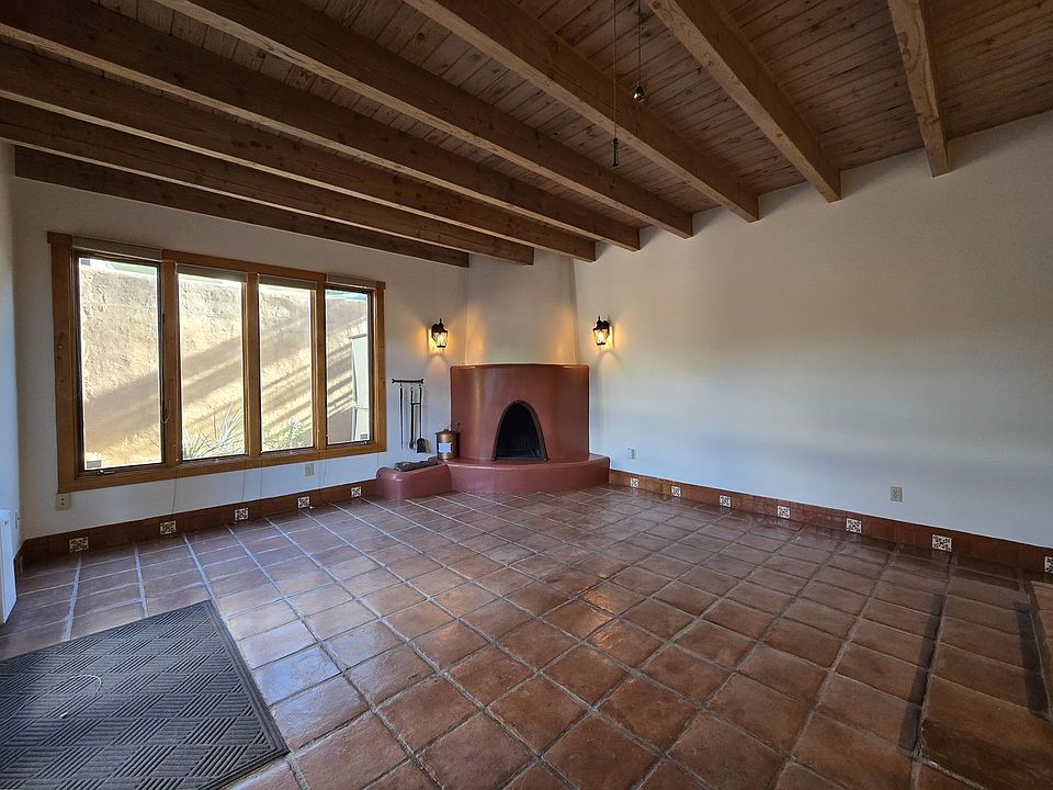 1st image of 244 Maynard St APT 6