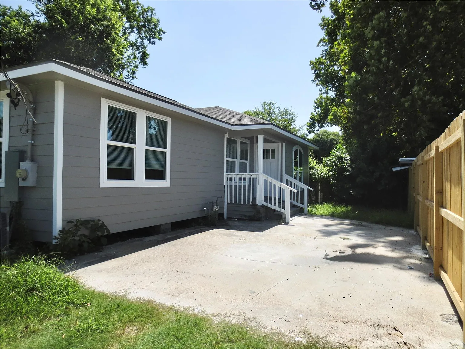 3 bed, 1.5 bath, 1312 sqft, $1,700 — Photo 2
