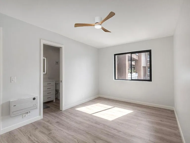 4705 Marina Dr #10 — Photo 6