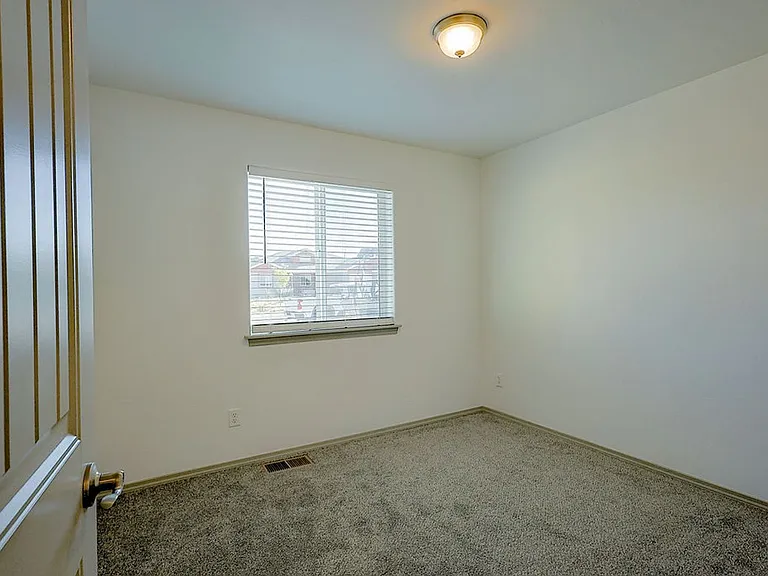 709 E Avenue K — Photo 12