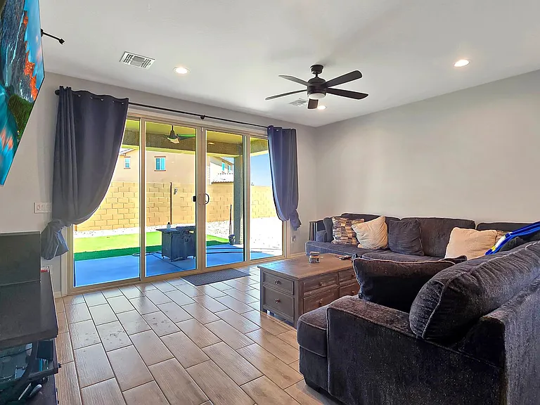 15650 W Morning Glory St — Photo 8