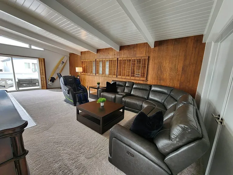 5000 Neptune Ave — Photo 6