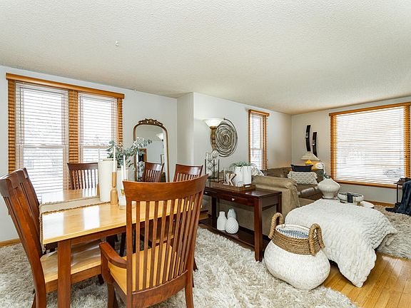 5th image of 724 6th Ave SW