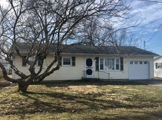 215 Harmon Ave, Olney, IL 62450