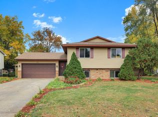 2613 Ridge Ln, Mounds View, MN 55112