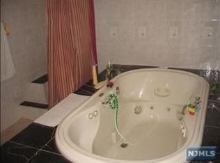 42 Grant St, Fairview, NJ 07022