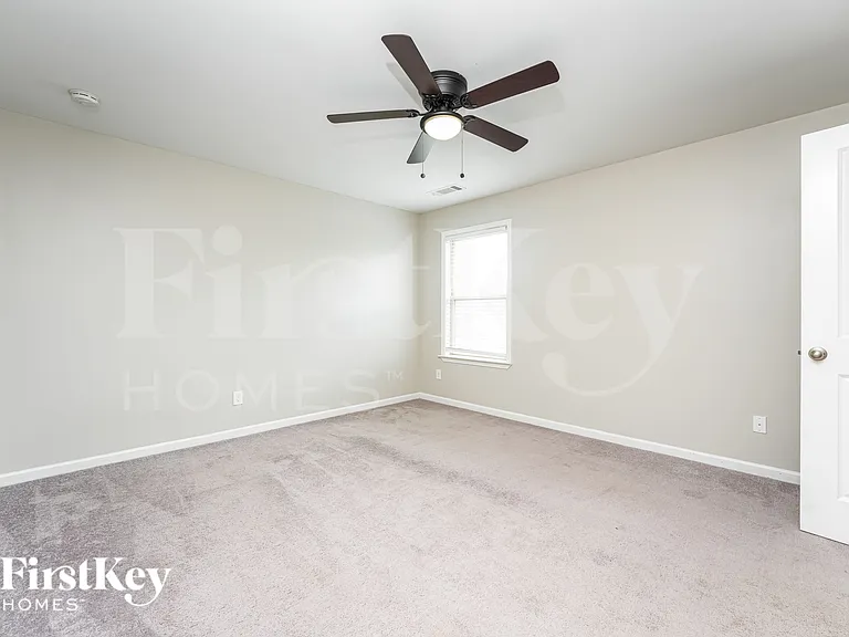 1035 Sutherland Dr — Photo 9