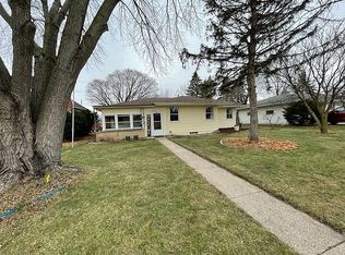 326 Meridian St S, Belle Plaine, MN 56011