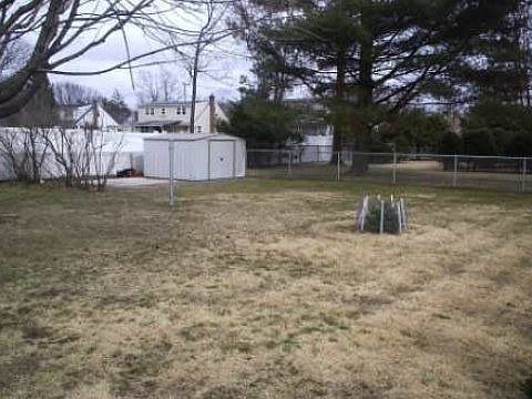2nd image of 829 Connie Ln