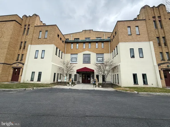 133 W Locust St APT C02, Mechanicsburg, PA 17055