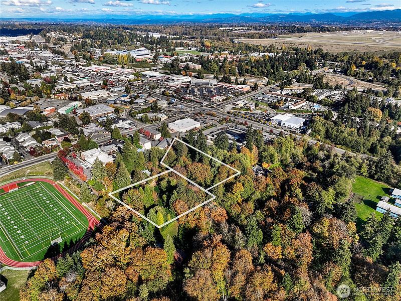 4th image of 16504 3rd Avenue SW