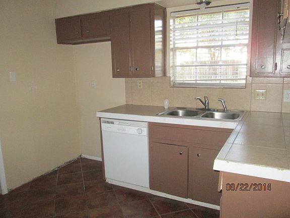 3rd image of 3305 Buckingham Dr