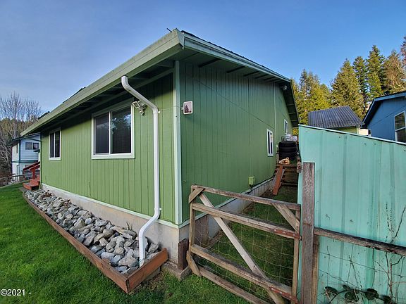 4th image of 1307 NE Alder St