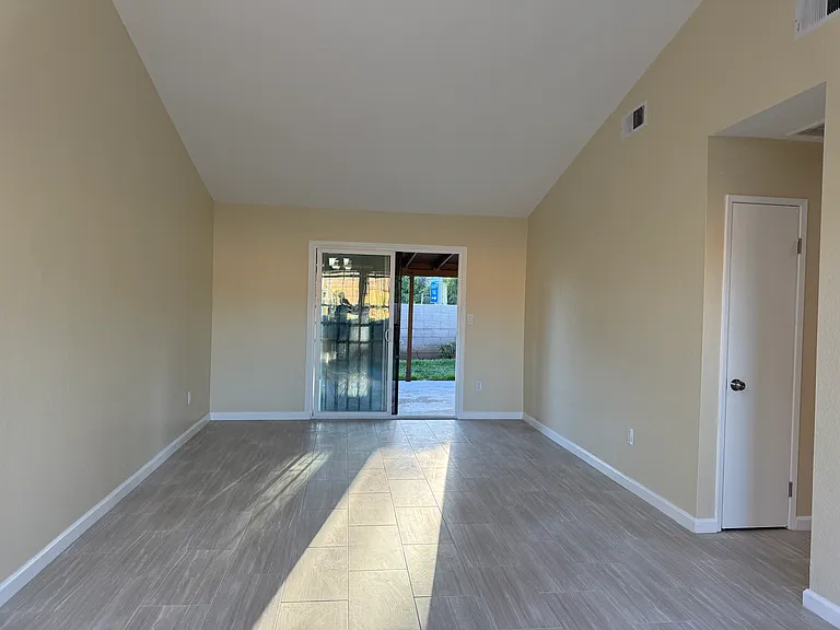 11544 Fernwood Ave — Photo 2