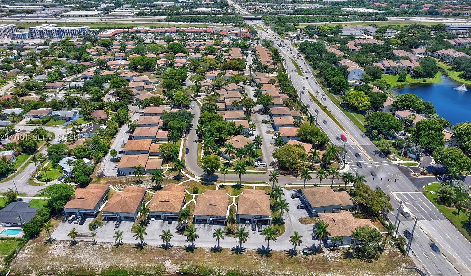 Delray Estates Condo Ph I — Photo 3
