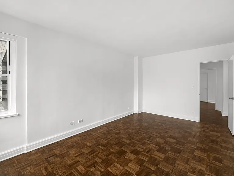 215 E 68th St #3L — Photo 8