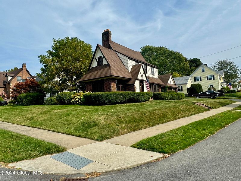2nd image of 57 Romeyn Avenue