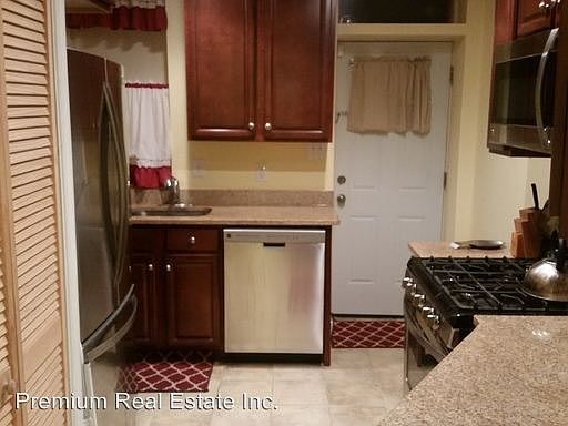 2nd image of 931 5th St SE