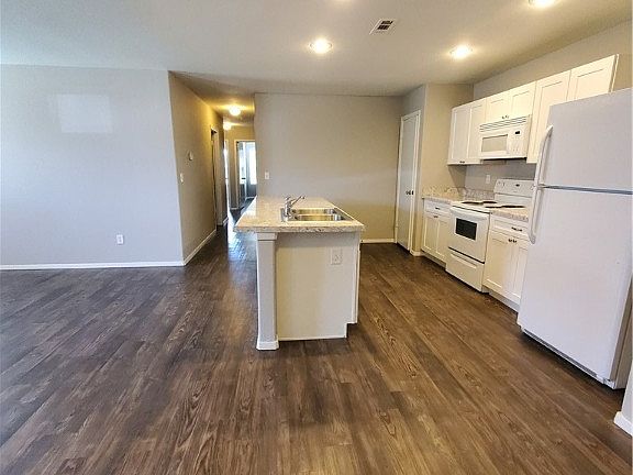 3rd image of 225 & 227 E Anabranch Ct