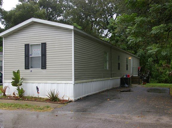 2nd image of 2001 Live Oak Ln