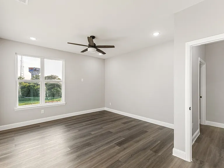825 Premier Pkwy — Photo 18
