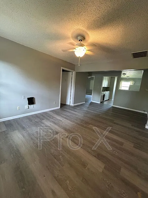 2 bed, 1.0 bath, $750 — Photo 2